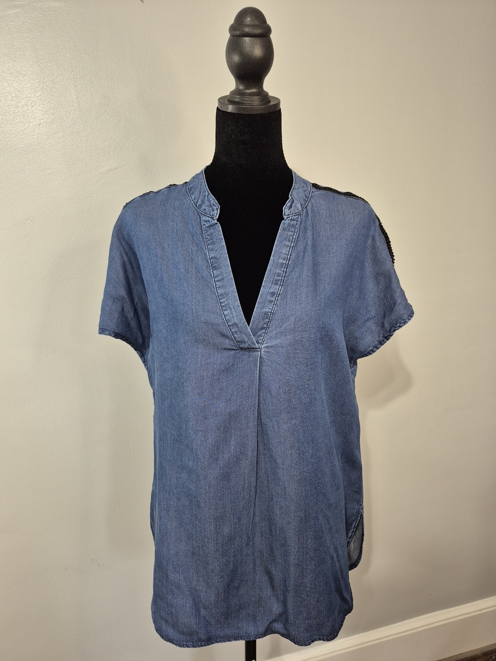 Alex & Parker Denim Tunic Top Medium Crochet Sleeve Detail